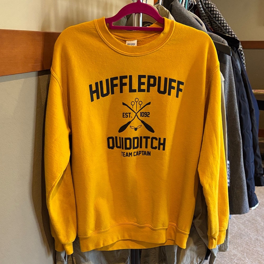 Gildan Heavy Blend Hufflepuff Quidditch Team Captain Sweatshirt Gold/Yellow Med